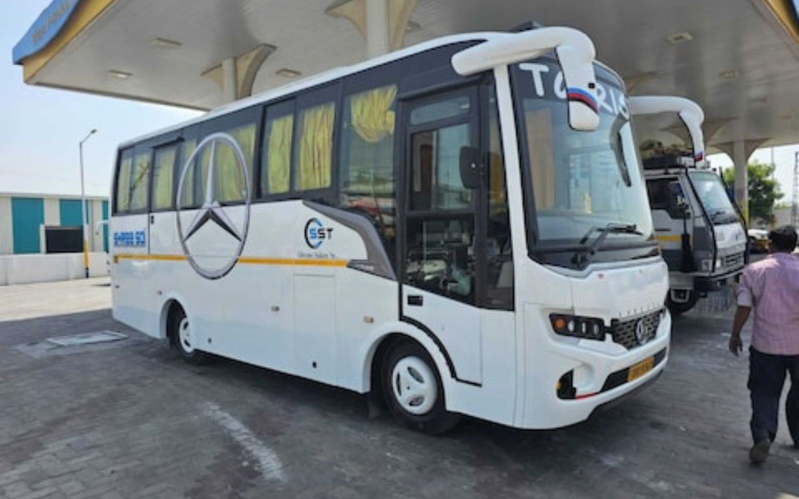 Agra Fort Visit Bus